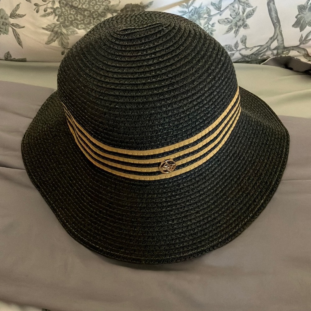 Straw hat. Black. Adrienne Vittadini